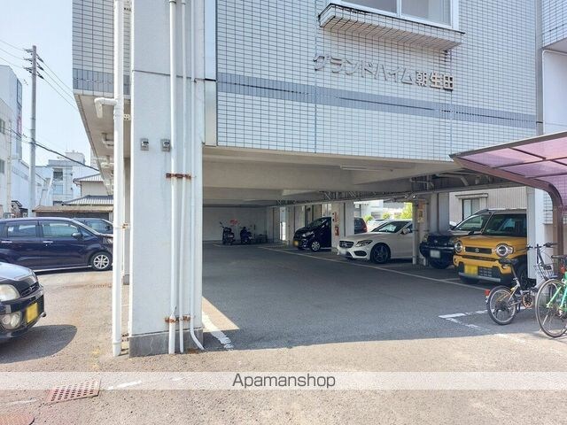グランドハイム朝生田[1R/22.82m2]の駐車場