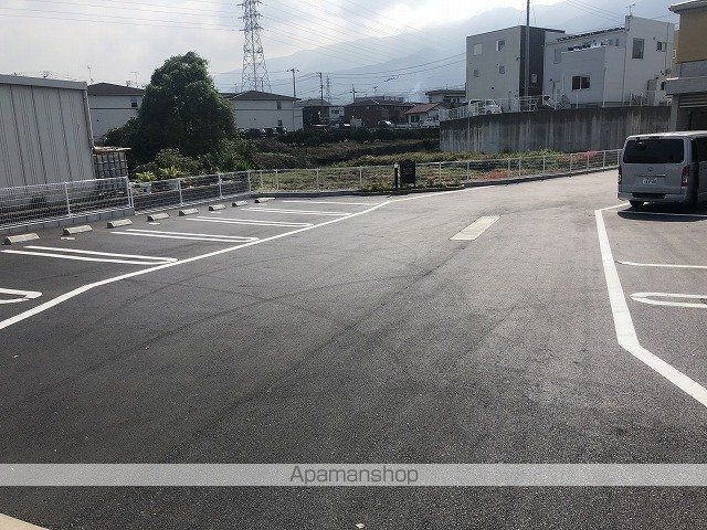 愛媛県四国中央市中曽根町[1K/31.65m2]の駐車場1