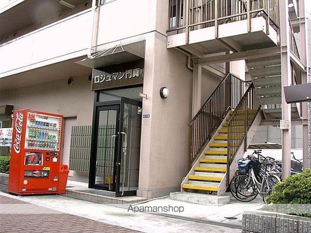 ロジュマン門真の玄関写真