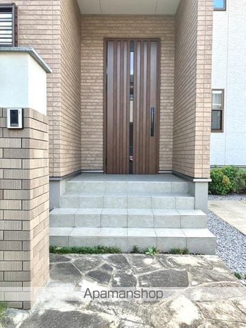 学園の森戸建の玄関写真