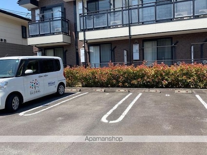 アベニューみなみ[1R/33.15m2]の駐車場