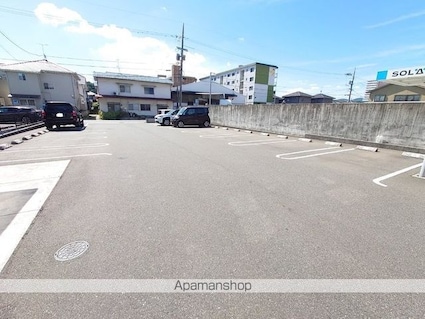 グランディール[1LDK/42m2]の駐車場