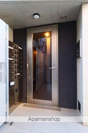 東京都世田谷区下馬２丁目[1R/18.4m2]のエントランス1