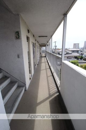 フローラル吉岡[1R/17.01m2]のエントランス