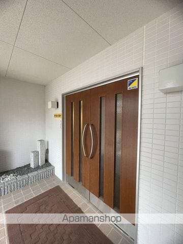 グレース本川の玄関写真