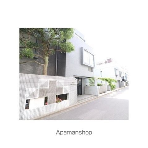 原宿東急アパートメントの玄関写真