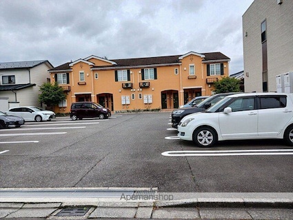 サン・ビレッジ・西方　Ⅱ[2DK/50.22m2]の駐車場