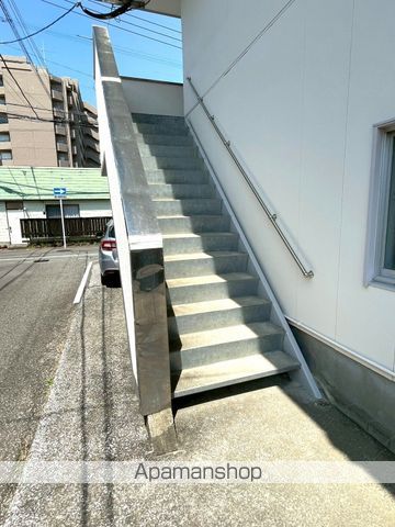 河井田コーポの玄関写真