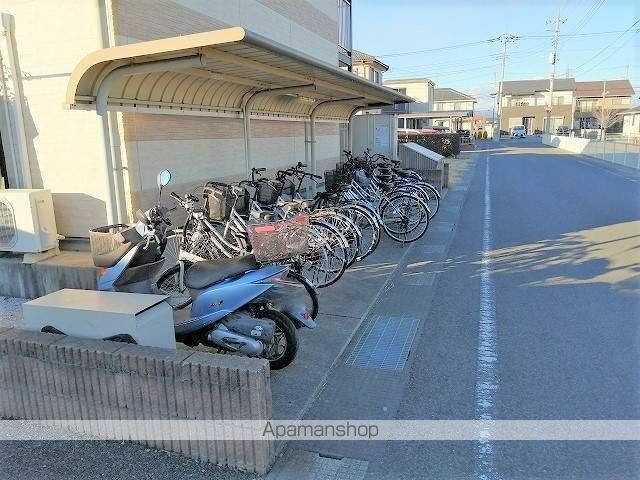 レオパレスジュネスIIIの玄関写真