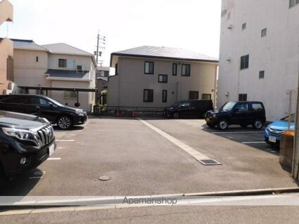 リバーコート砂田橋Ⅱ[1K/31.32m2]の駐車場
