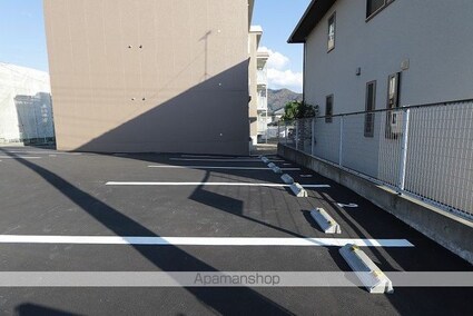 ＴＨＥ　ＭＵＴＵＡＬ岡田町[2LDK/70.92m2]の駐車場