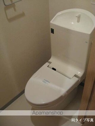 コンフォリア三田ＥＡＳＴ[1K/25.37m2]のトイレ