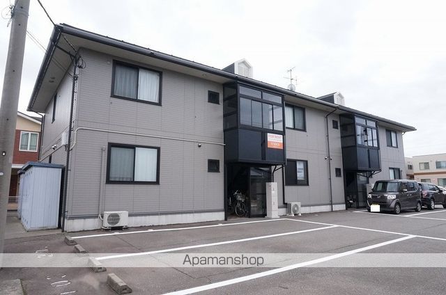 ヴォワテュール稲荷の外観写真