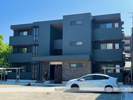 Ｆａｒｏｕｃｈｅ（ファルーシュ）[1LDK/45.04m2]の駐車場2