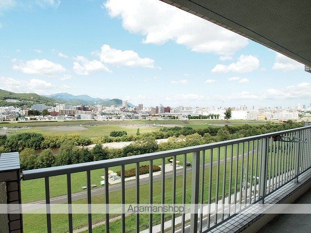 エメラルドグリーン中の島の内装写真