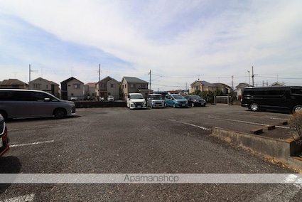 しゃんぐりらひる[2LDK/57m2]の駐車場2