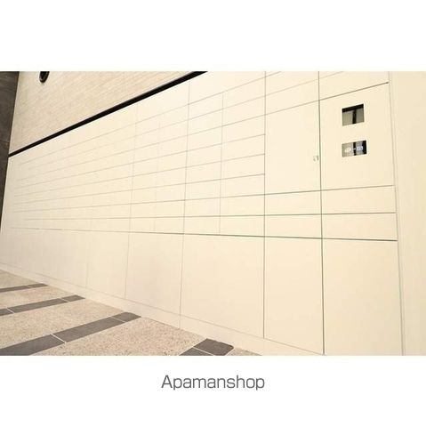 LIBR GRANT 西新宿EASTの玄関写真