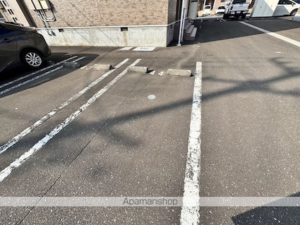 エルム　プラシード　２号館[1LDK/42.02m2]の駐車場