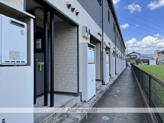 レオパレス岩出上野の玄関写真