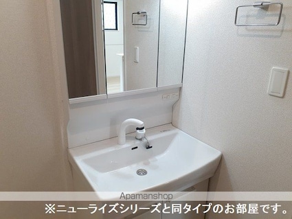 Ｋ，ａｕｔｕｍｎ　ｌｅａｖｅｓ[2LDK/59.55m2]の洗面所