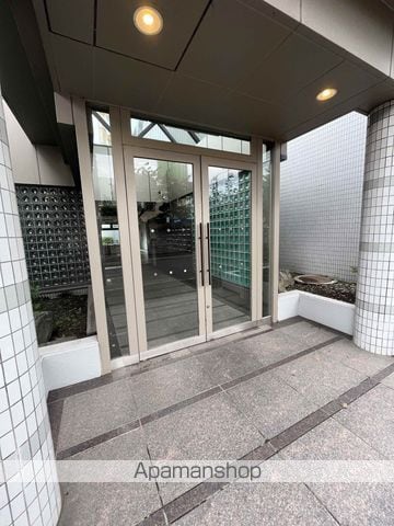 ストークマンション山鼻公園の玄関写真