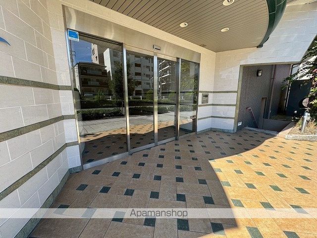 セレニテ桃谷の玄関写真