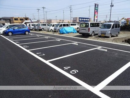 メリディアンなないろの里　弐番館[1R/25.96m2]の駐車場