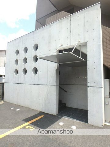 リーベンパレス中郡の玄関写真