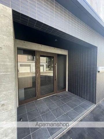 トラストコート北九条の玄関写真