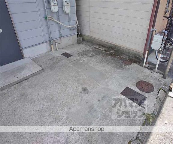 吉田中大路町アパートの外観写真
