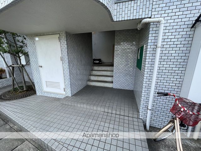 フローレンス西島の玄関写真