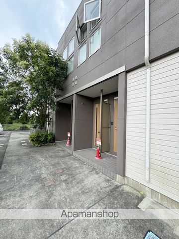 ルーラル北西原A棟の玄関写真