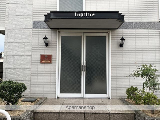レオパレスクリスタルIIの玄関写真