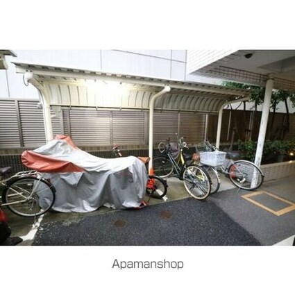 プライムアーバン四谷外苑東[1R/36.09m2]の駐車場