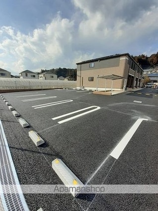 レモネンドアプル[1LDK/50.08m2]の駐車場