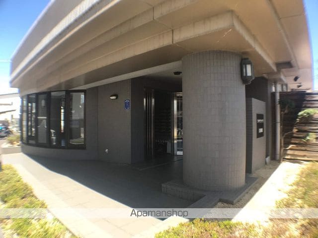 カーサソラッツオ壱番館の玄関写真