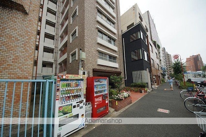 東京都新宿区富久町[1K/25.2m2]の外観2