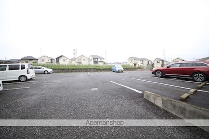 しゃんぐりらひる[2LDK/57m2]の駐車場