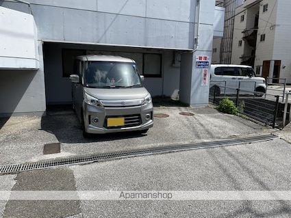 サンテラス北本町[1R/29.59m2]の駐車場
