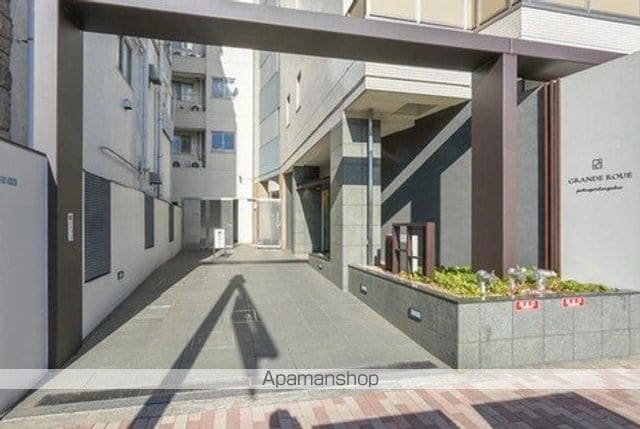 レジディア学芸大学の玄関写真