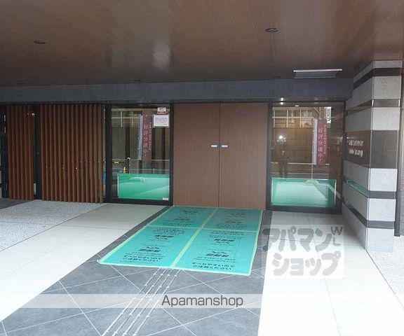 プレサンスロジェ京都西大路の玄関写真