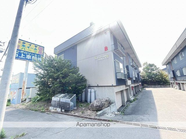 鈴真ハイツB棟の外観写真