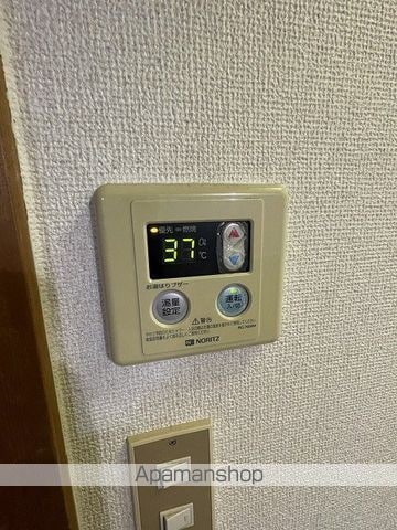 名古屋市名城線 志賀本通駅 徒歩11分 2階建 築42年の内装写真