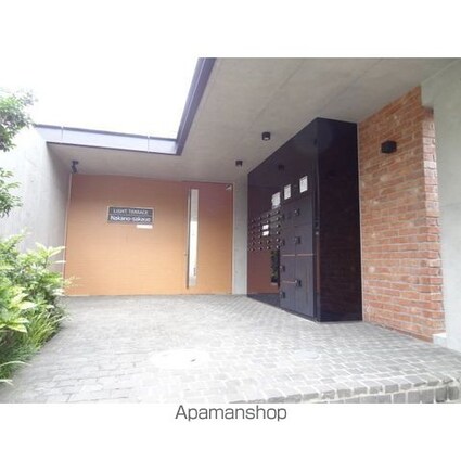 ライトテラス中野坂上[1R/25.14m2]のエントランス1