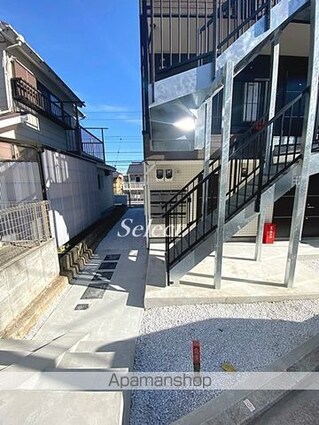 神奈川県横浜市磯子区中原４丁目[1R/18m2]のエントランス