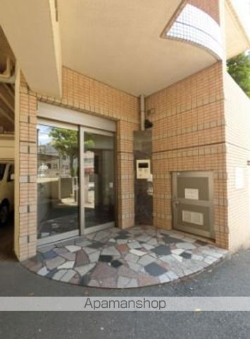 クラウンズワン箱崎の玄関写真