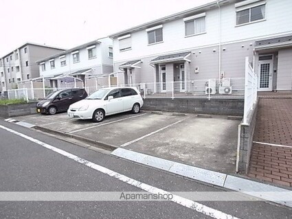 メゾン南大沢Ｂ[2LDK/60.44m2]の駐車場