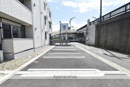 ストラスブール[1LDK/38.1m2]の駐車場