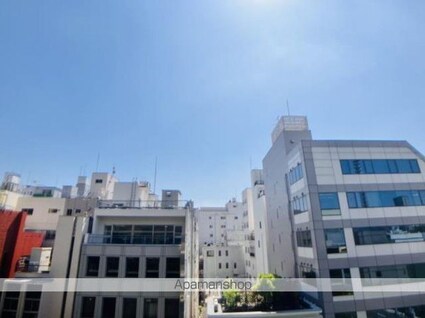 東京都新宿区四谷１丁目[2LDK/61.42m2]のエントランス