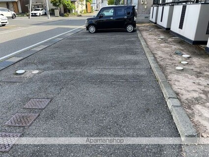 ハイツシャルマン[1K/26.4m2]の駐車場